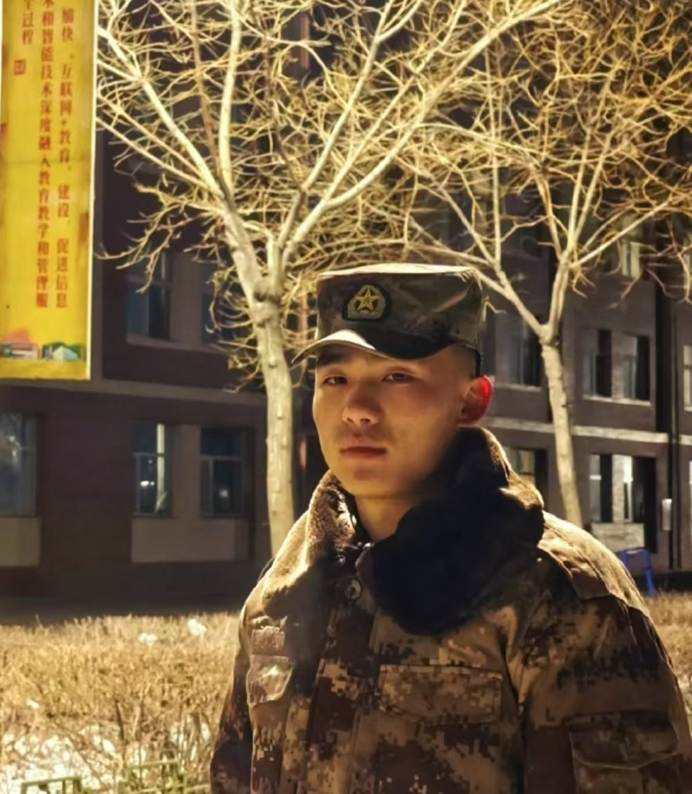 戴帽子的人 AI 生成的内容可能不正确。