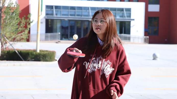 穿着粉色衣服的人 AI 生成的内容可能不正确。