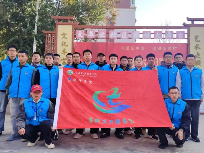 一群人在拍照 AI 生成的内容可能不正确。